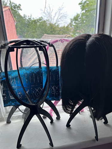 Folding plastic wig - wig, stand