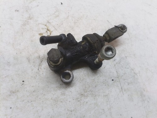 Honda 1100 83 rear - r,