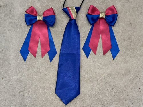 Equestrian showing bows - showing, •