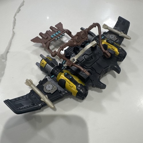 Delta wing figurine - wing, chap
