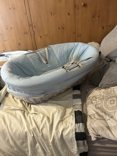 White moses basket - 1,