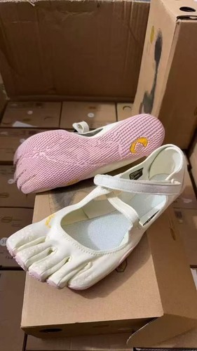 Vibram five fingers - yoga, shoes