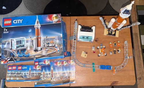 Lego city deep space rocket - deep,