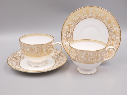 Two wedgwood gold florentine - gold,