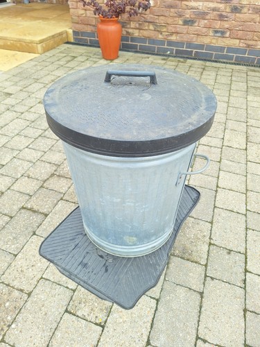 Galvanised metal dustbin not - (,