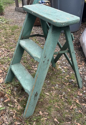 Small vintage folding step - small,