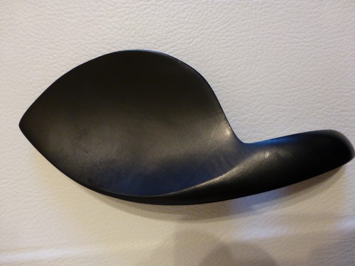 Violin chin rest solid - chin, carved
