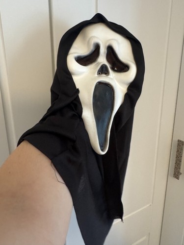 Scream mask with shroud - scream,