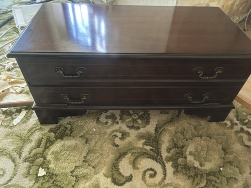 Mahogany reproduction - reproduction, tv