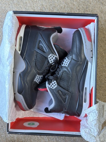 Jordan breds size 7 - 4,
