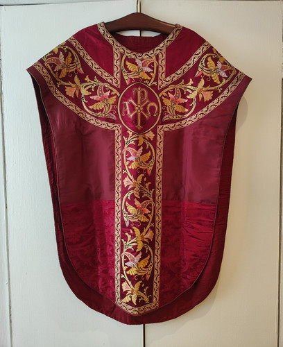 Red chasuble with - red, embroidered