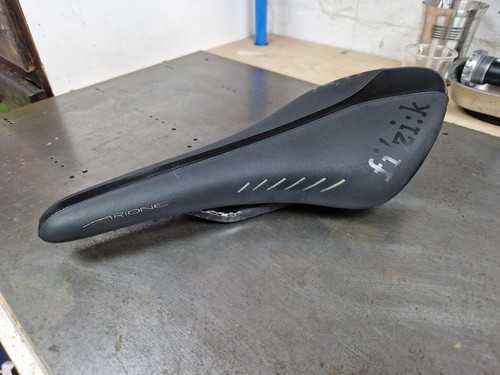 Fizik arione carbon saddle - arione,