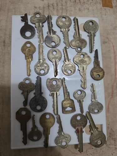 Vintage key lot - lot, 24