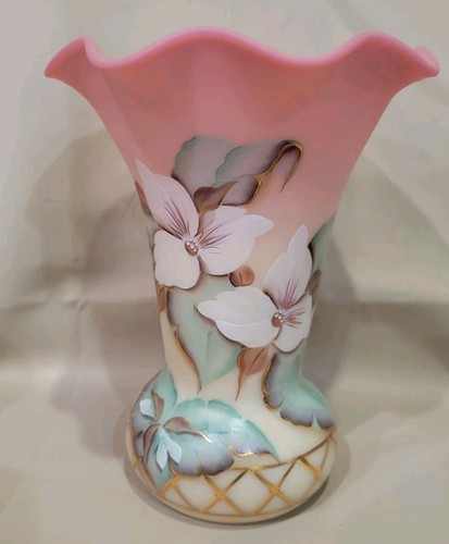 Fenton vase burmese - vase, trillium
