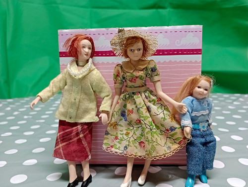 Vintage dolls house - vintage,