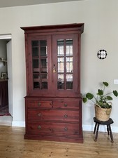Linen cupboard: glazed doors