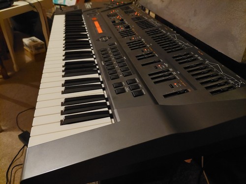 Roland 800 synthesizer - jd-800,