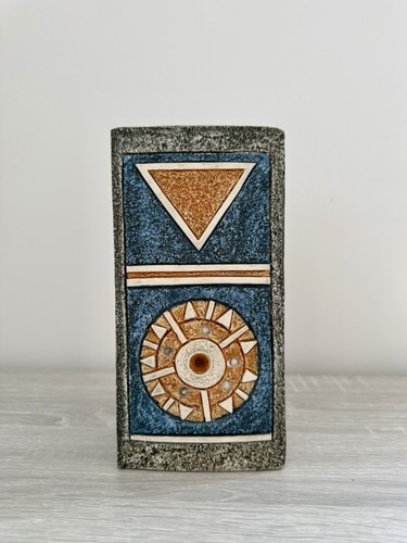 Troika brick slab - brick, vase