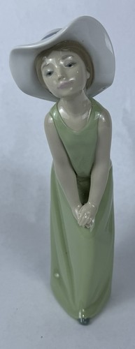 Lladro retired curious girl - lladro,