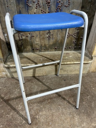 Stool lab bar - man, cave