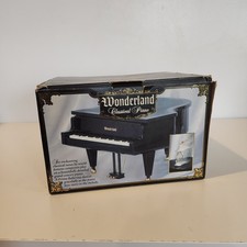 Vintage Wonderland Black Grand