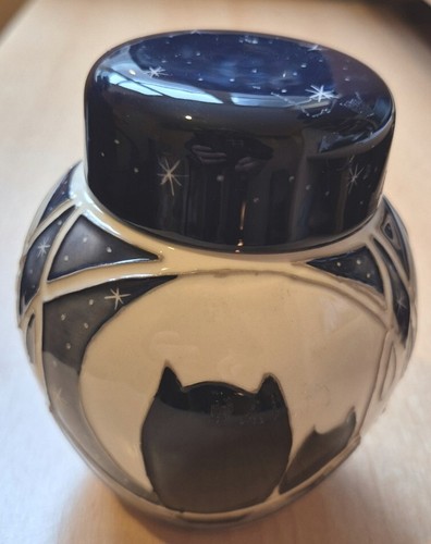 Moorcroft pottery the - moorcroft,