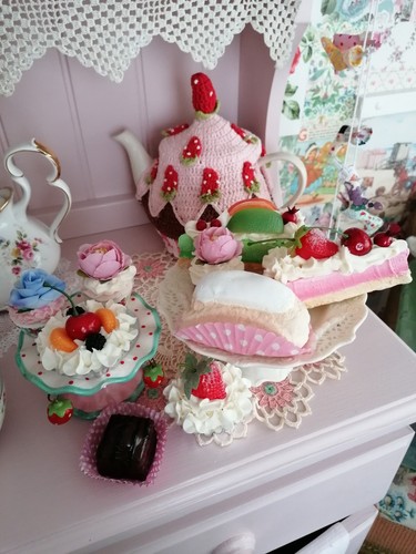 Fake cakes artificial display - cakes,