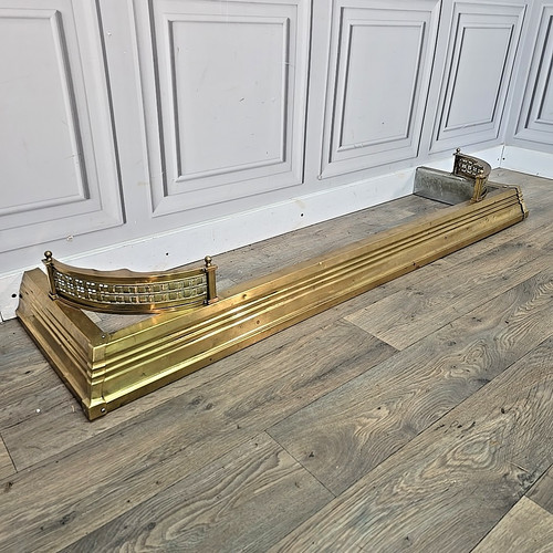 Antique brass fire fender - fire, kerb