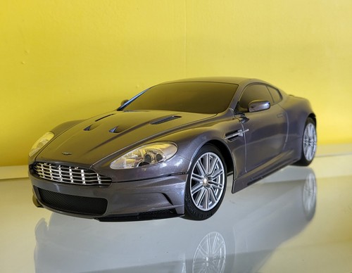 Aston martin dbs 007 - dbs, james