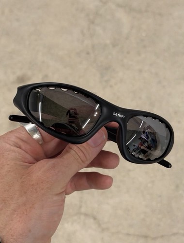 Satisfy running oakley - satisfy,