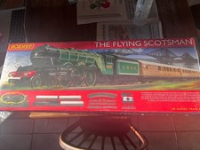 Hornsby 00 Gauge Flying Scotsman R1072 with Three-Pullman Carriages