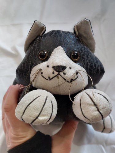 Dora designs feline - dora,