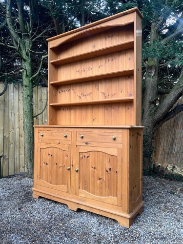 Traditional pine kitchen