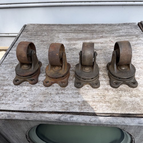 Vintage cast iron swivel - cast,