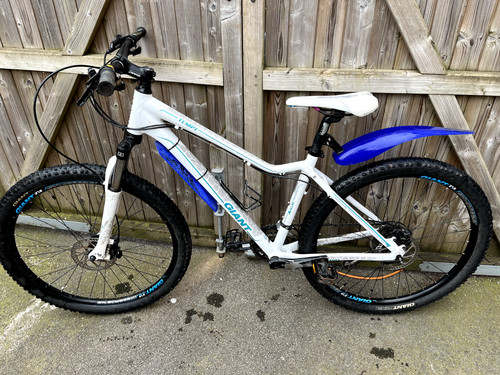 Moutain bike giant - bike,
