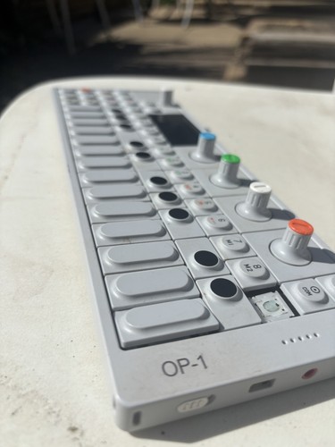 Teenage engineering 1 - teenage, op-1