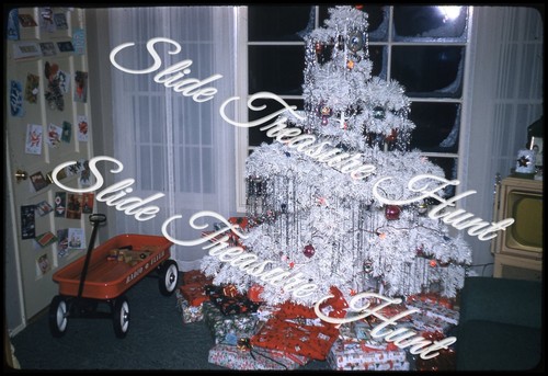 Christmas tree gifts radio - christmas,