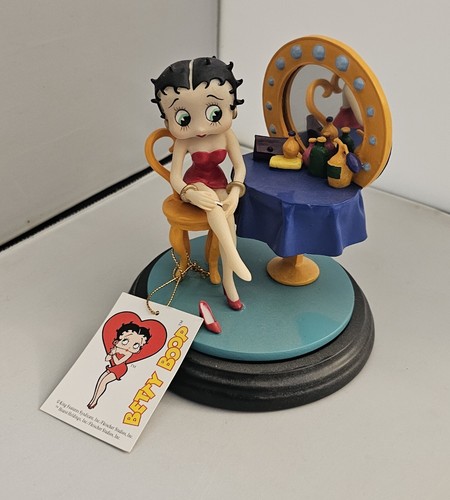 Betty boop figurine - boop, sitting