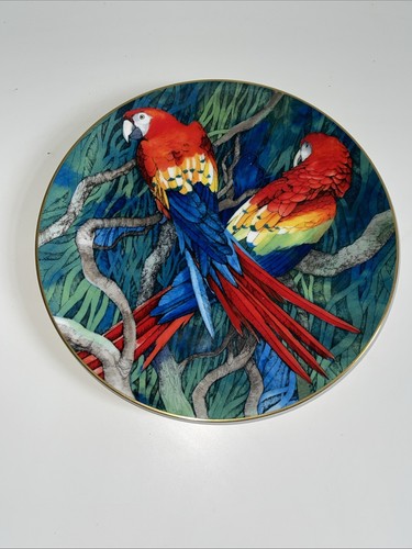Wedgwood the scarlet macaw - scarlet,
