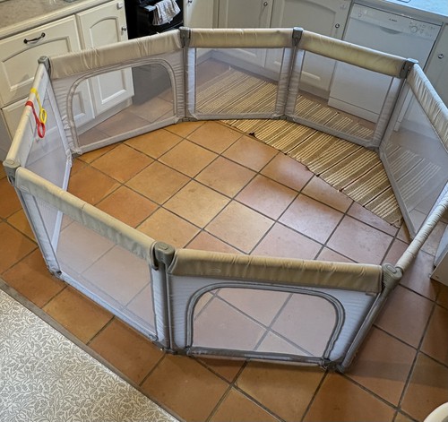 Doradotey foldable play pen