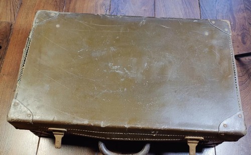 Suitcase for shop window - ,