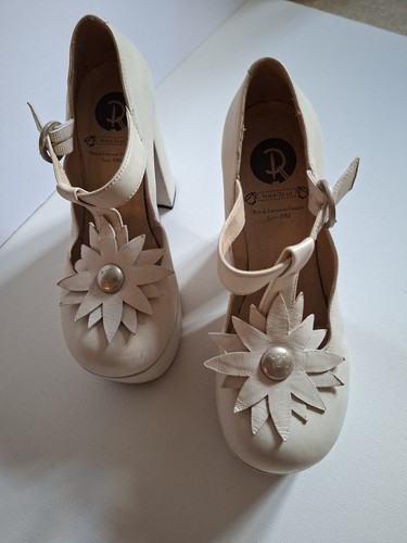 Red dead shoes - or, cream