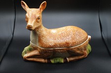 A LOVELY VINTAGE HAND PAINTED FRENCH COVERED DEER PATE DISH BY MICHEL CAUGANT.