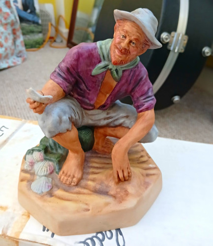 Royal doulton figurine - doulton,