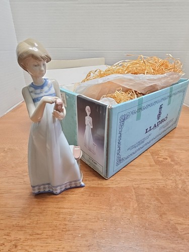 Lladro girl with telephone - girl,