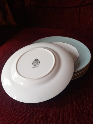 Medium sized royal - royal, worcester
