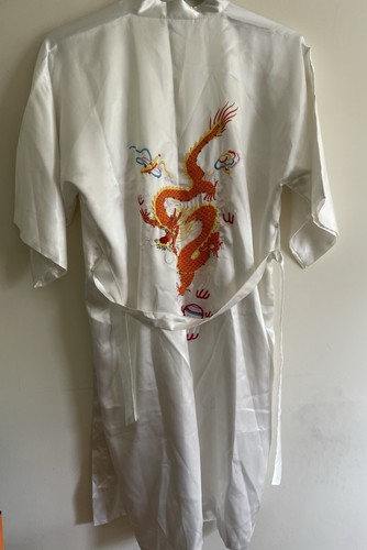 100 silk hand embroidered - 100%,