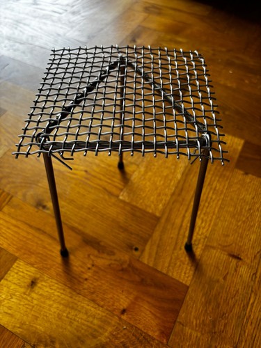 Tripod with mesh screen for