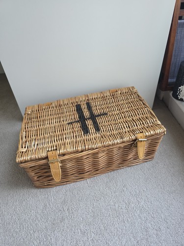 Harrods luxury wicker hamper - luxury,