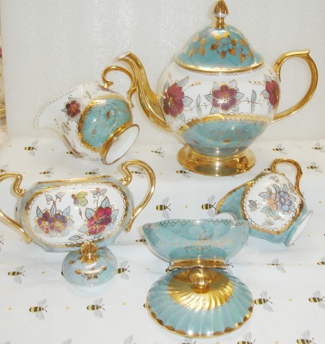 Tea set piece - 5, hand